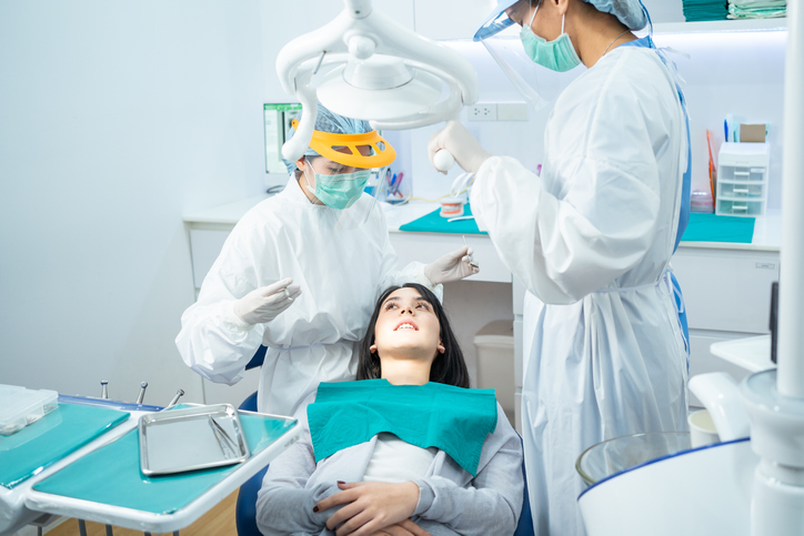 O auxiliar de dentista pode tornar o dia do dentista mais fácil e dinâmico