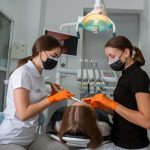 Auxiliar de dentista: qual a sua função na clínica odontológica?